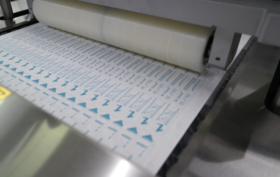 SMD Medical Disposable Supply Thermoform Sealer - Areté Group Packaging Machinery and Conveyor Solutions