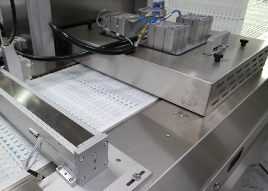 SMD Medical Disposable Supply Thermoform Sealer - Areté Group Packaging Machinery and Conveyor Solutions