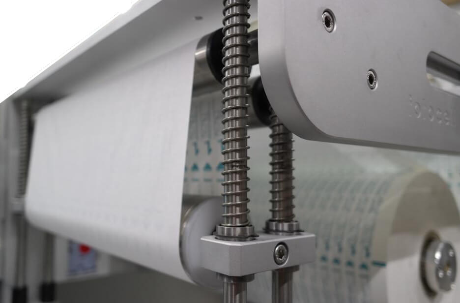 SMD Medical Disposable Supply Thermoform Sealer - Areté Group Packaging Machinery and Conveyor Solutions